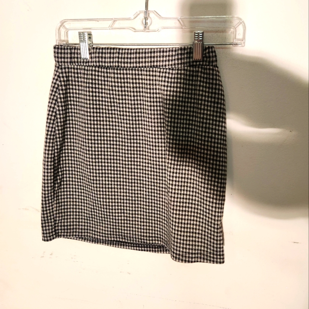 Coco and Shay womens mini skirt size small